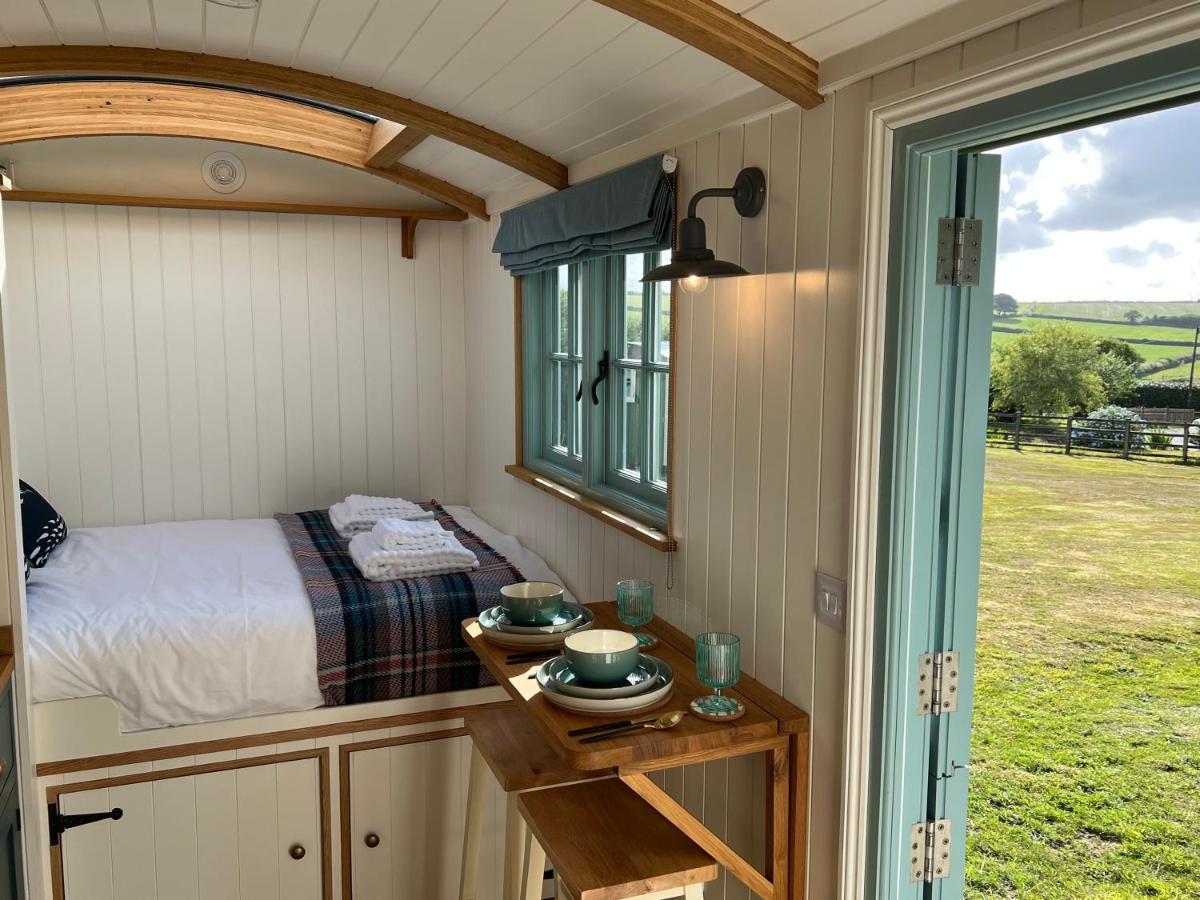 Toms Hut And Robins Rest Shepherd Huts Near וויידברידג' מראה חיצוני תמונה