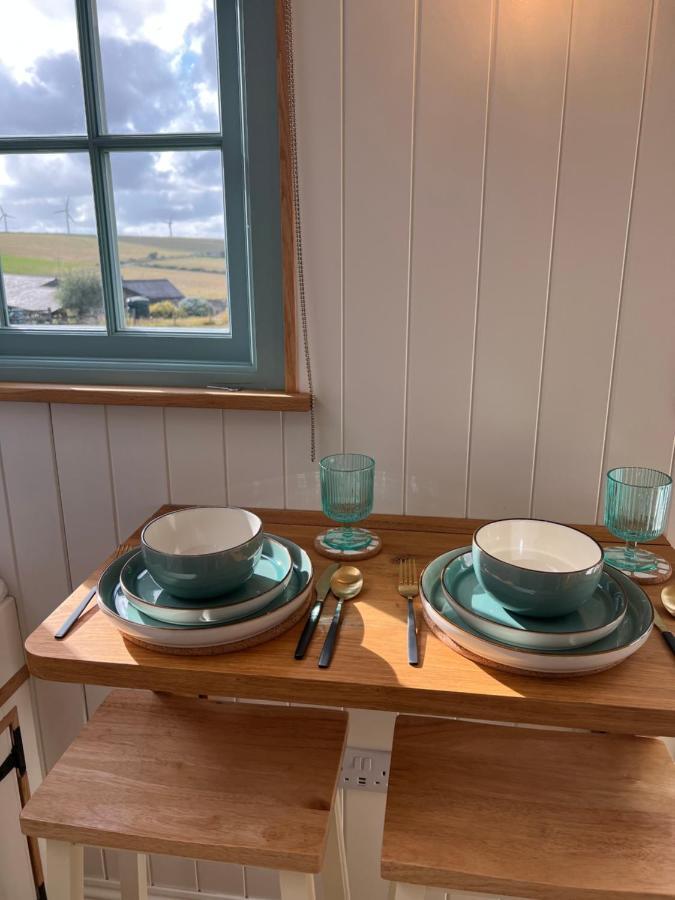 Toms Hut And Robins Rest Shepherd Huts Near וויידברידג' מראה חיצוני תמונה