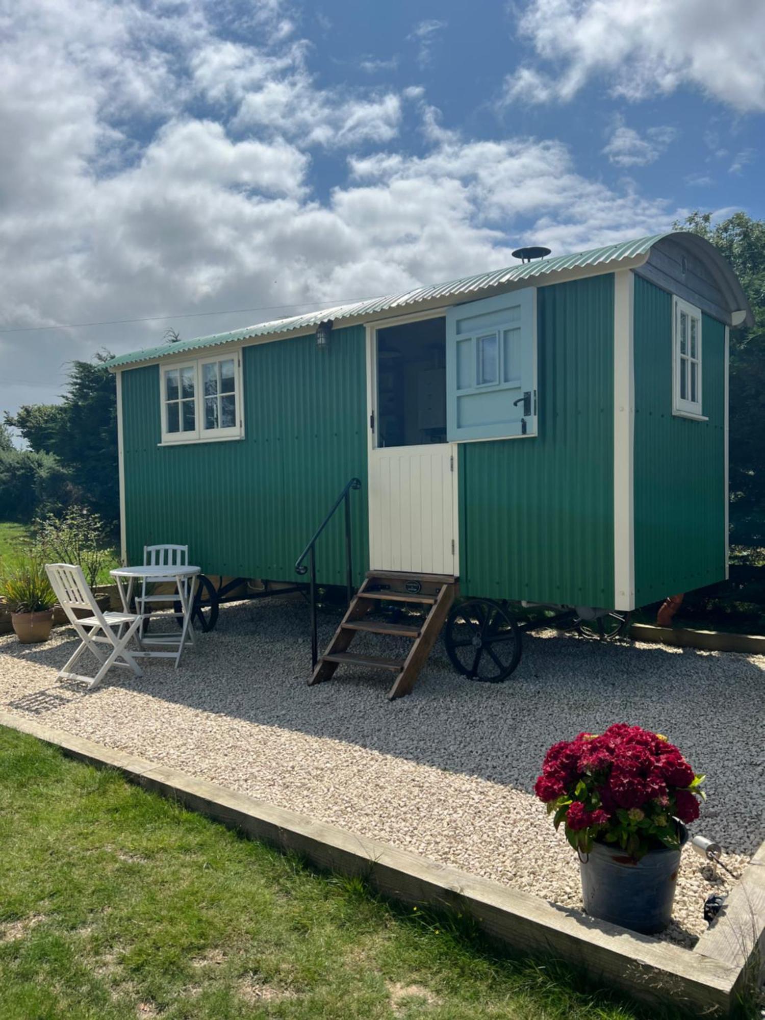 Toms Hut And Robins Rest Shepherd Huts Near וויידברידג' מראה חיצוני תמונה