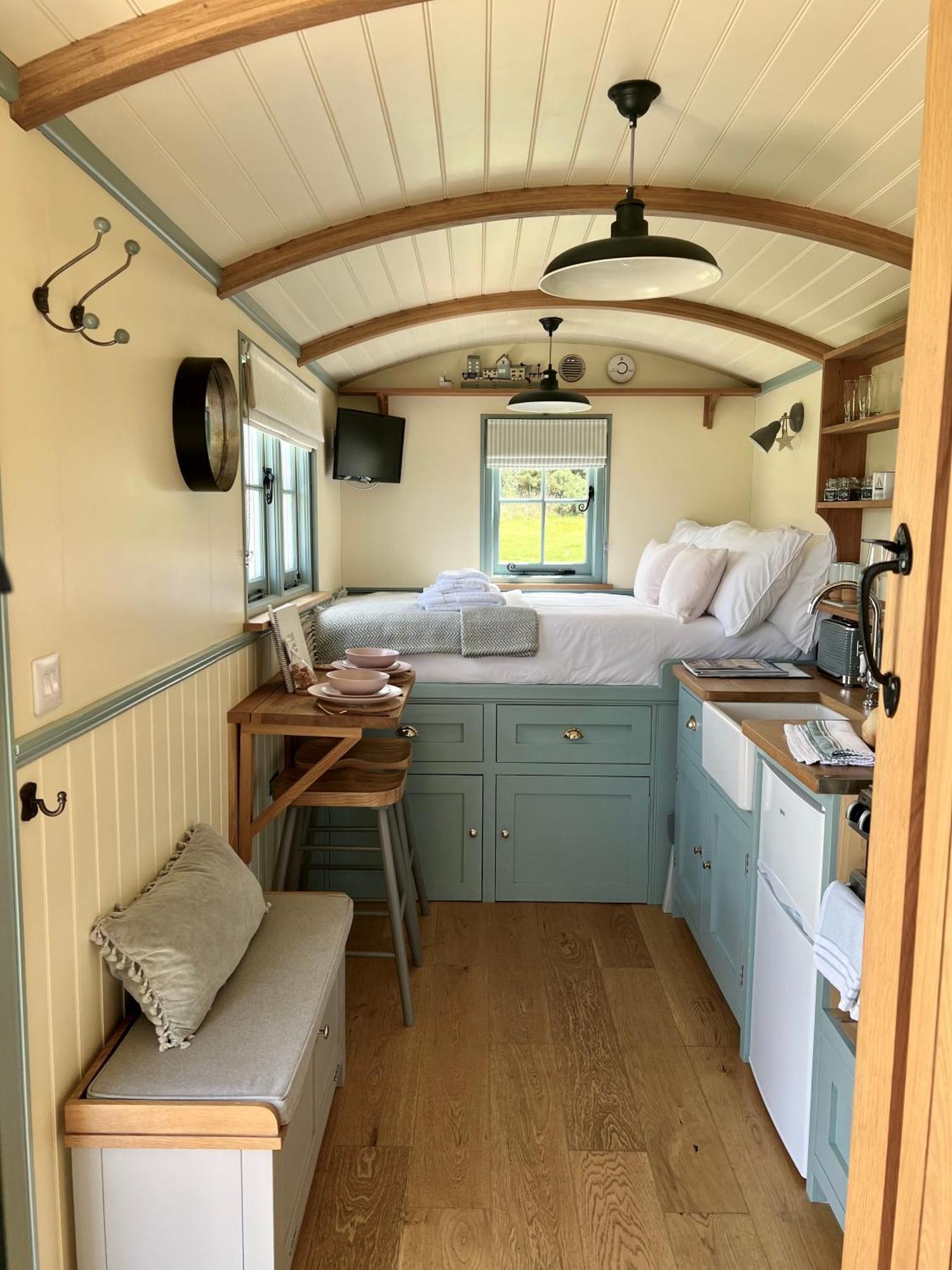 Toms Hut And Robins Rest Shepherd Huts Near וויידברידג' מראה חיצוני תמונה